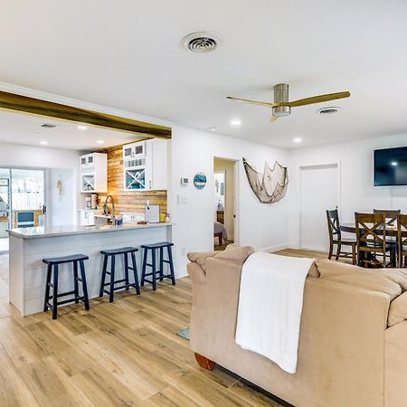 Pet-Friendly Cocoa Beach Home Walk To Beach! 외부 사진