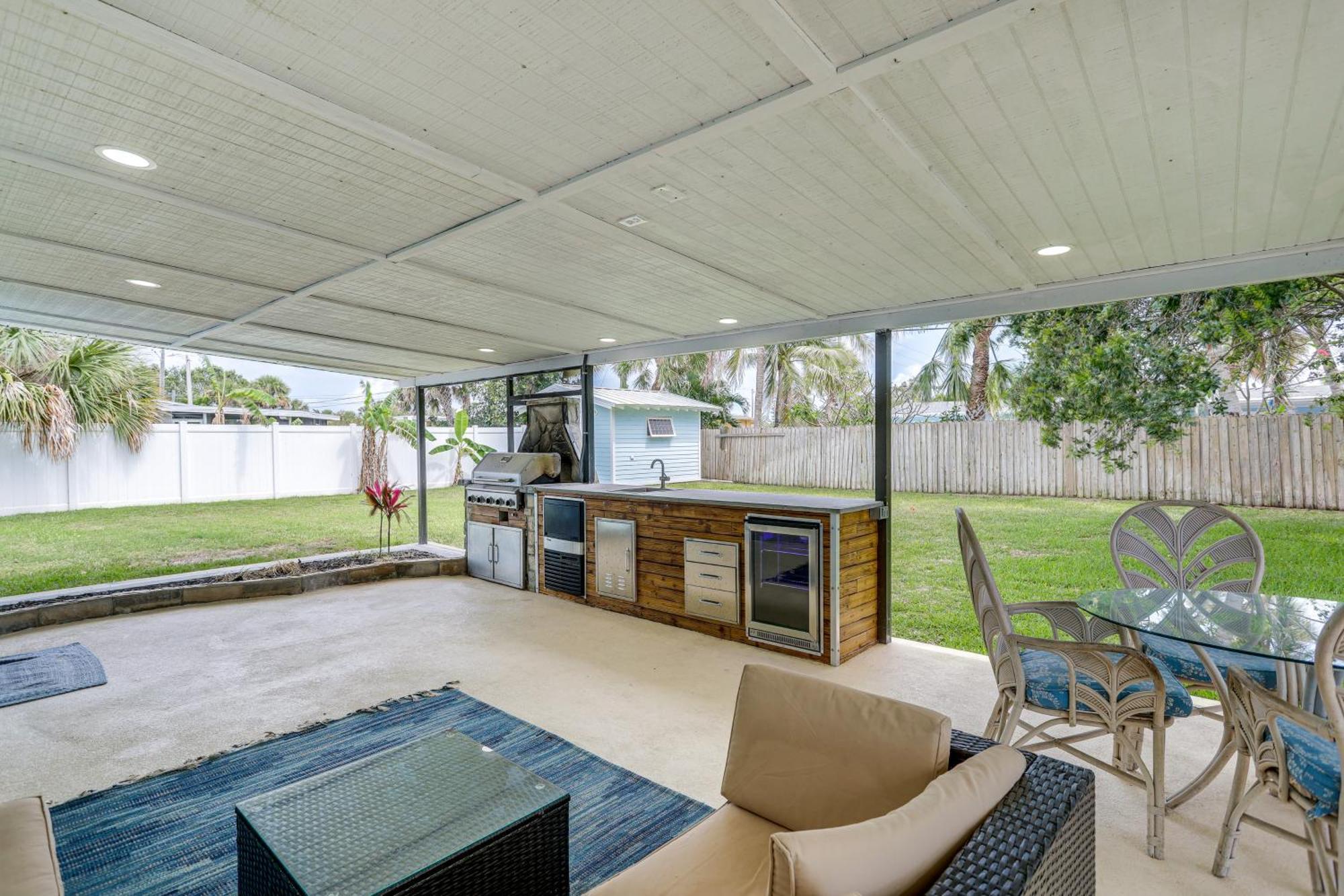 Pet-Friendly Cocoa Beach Home Walk To Beach! 외부 사진