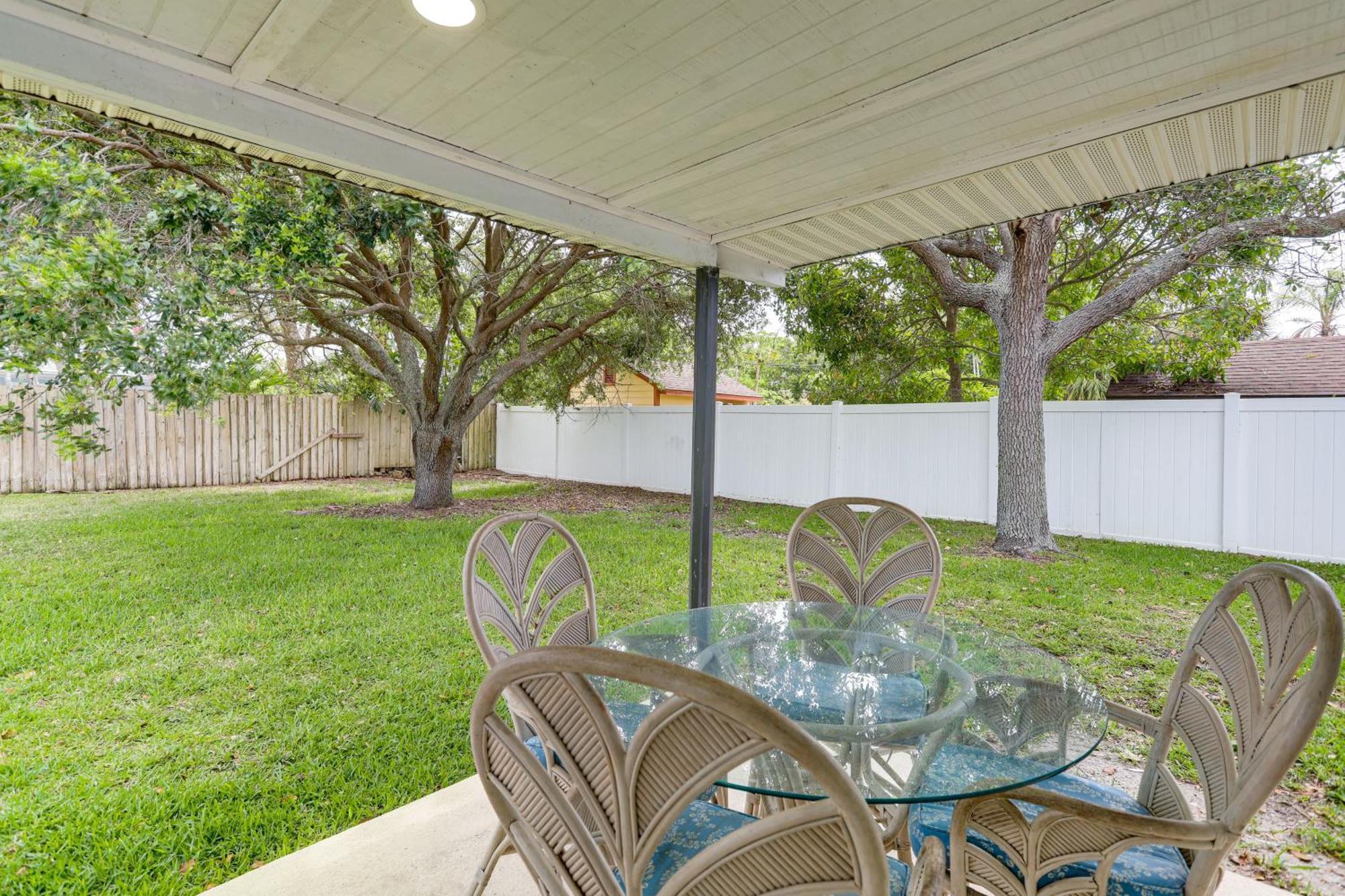 Pet-Friendly Cocoa Beach Home Walk To Beach! 외부 사진