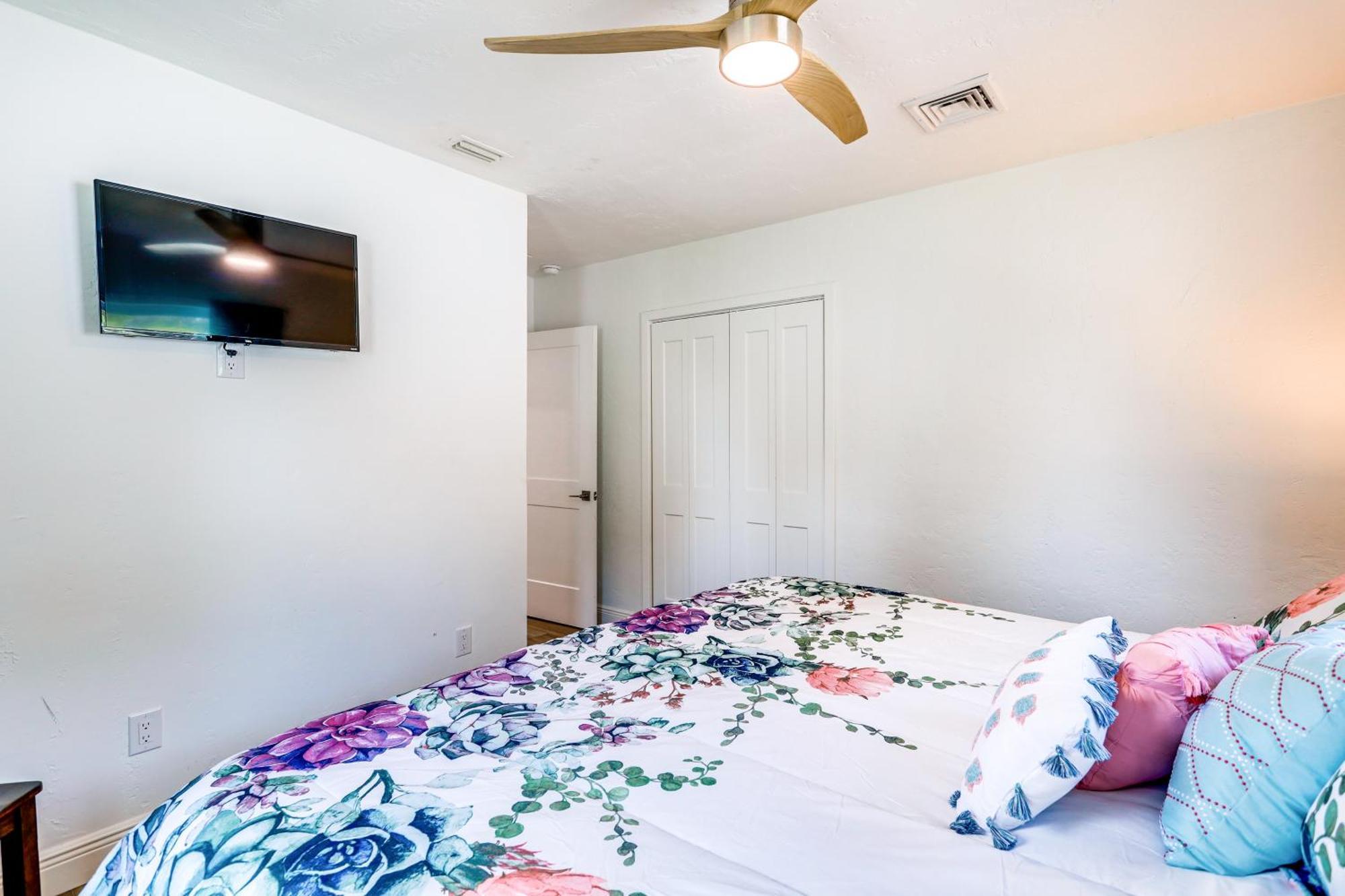 Pet-Friendly Cocoa Beach Home Walk To Beach! 외부 사진