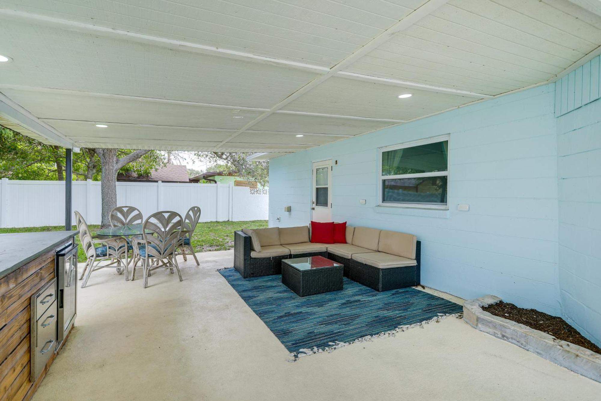 Pet-Friendly Cocoa Beach Home Walk To Beach! 외부 사진