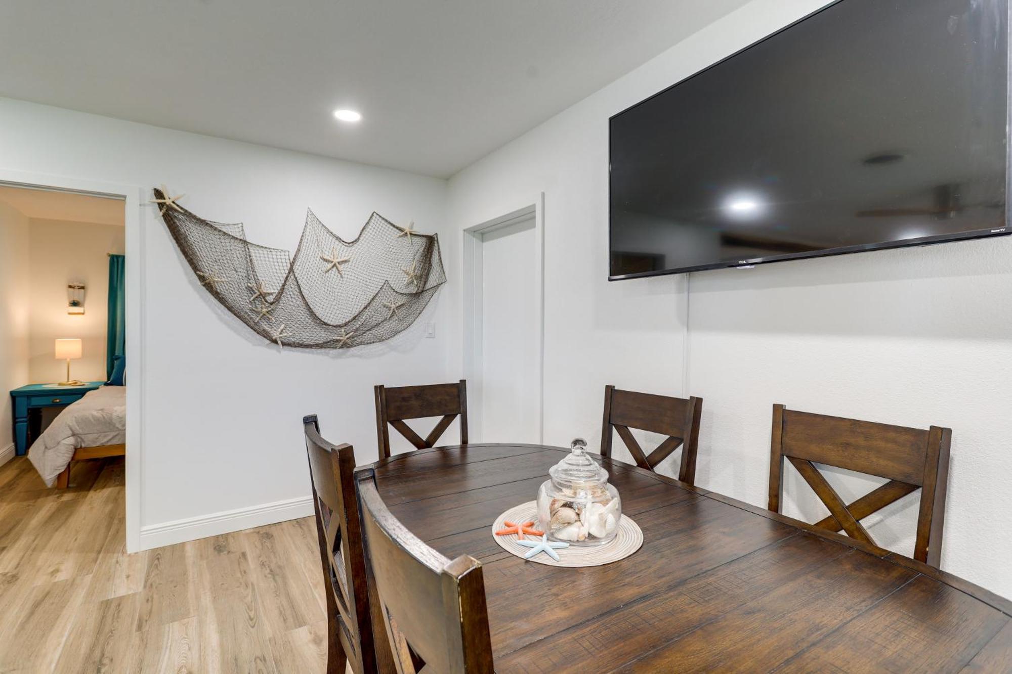 Pet-Friendly Cocoa Beach Home Walk To Beach! 외부 사진