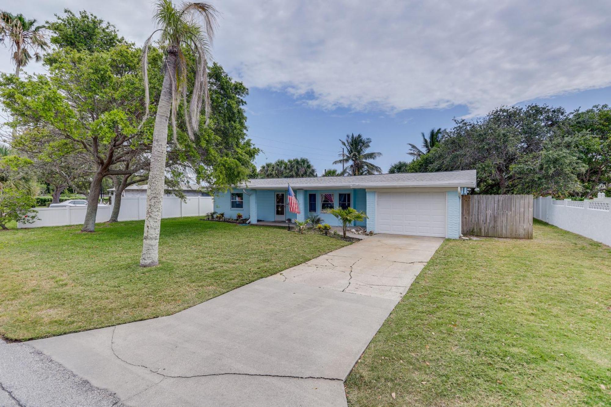 Pet-Friendly Cocoa Beach Home Walk To Beach! 외부 사진