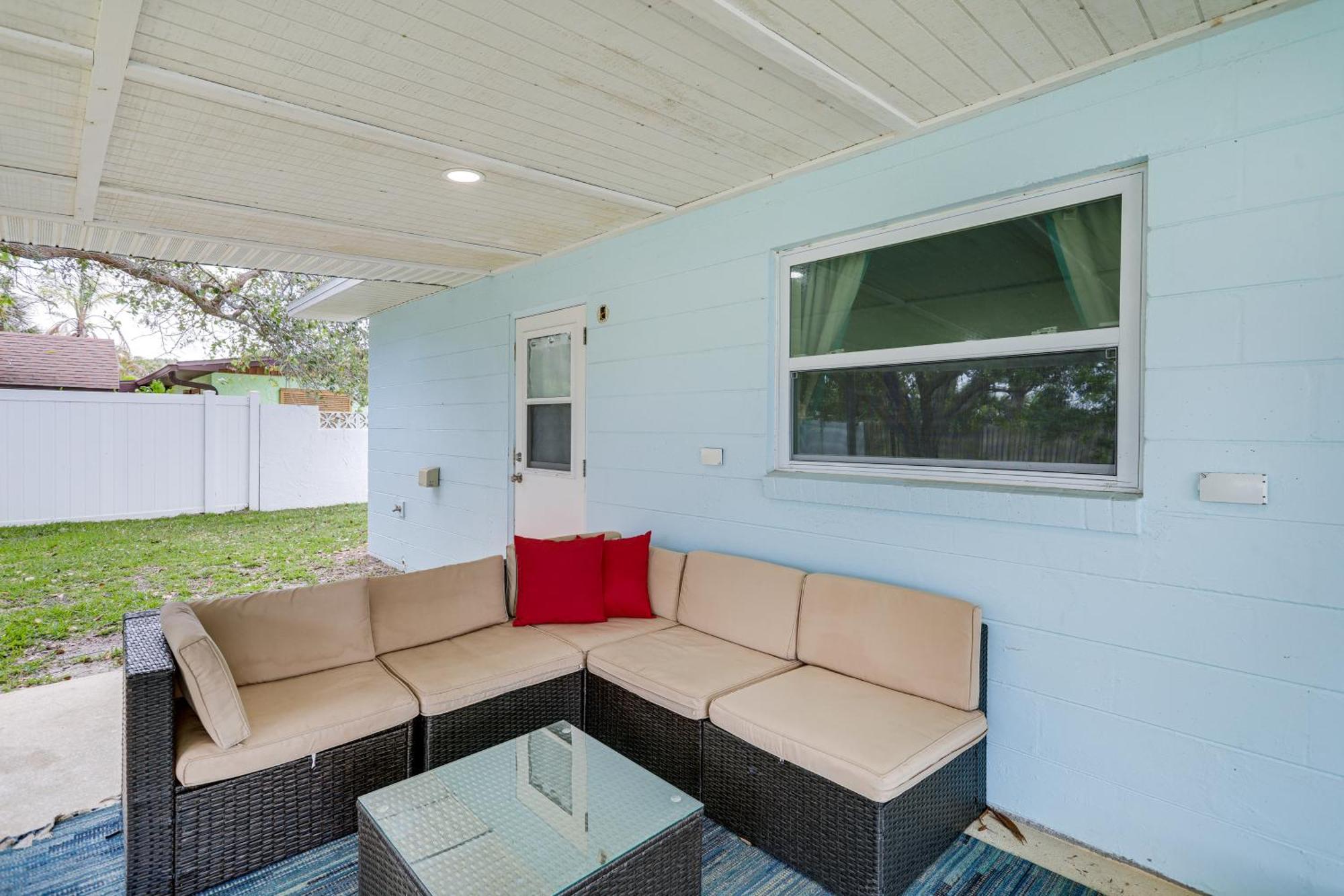 Pet-Friendly Cocoa Beach Home Walk To Beach! 외부 사진