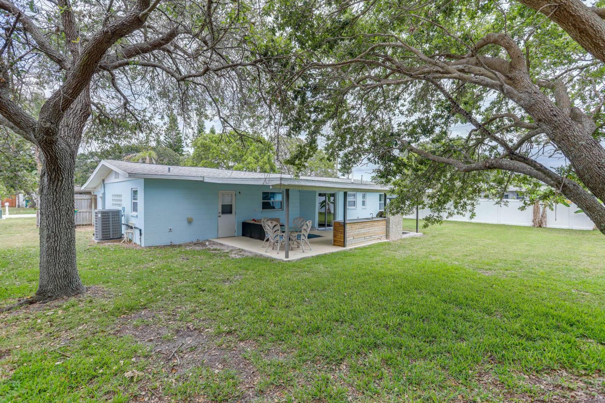 Pet-Friendly Cocoa Beach Home Walk To Beach! 외부 사진