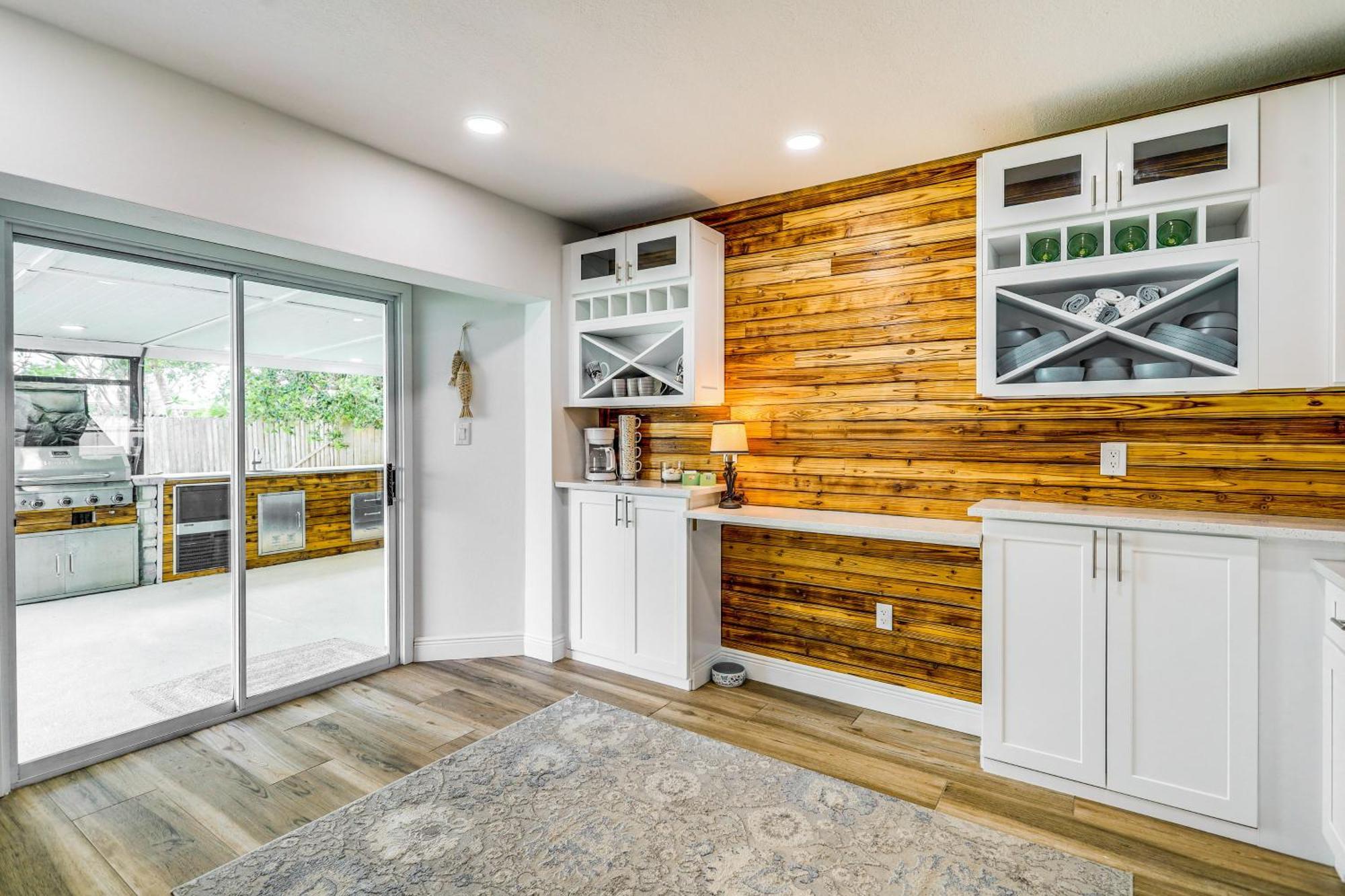 Pet-Friendly Cocoa Beach Home Walk To Beach! 외부 사진