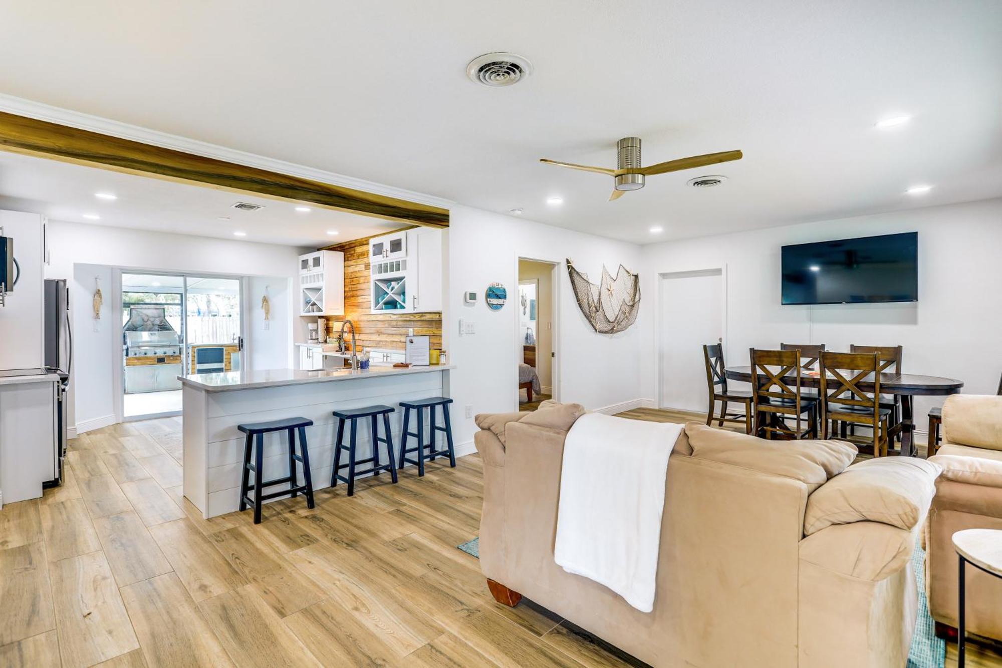 Pet-Friendly Cocoa Beach Home Walk To Beach! 외부 사진