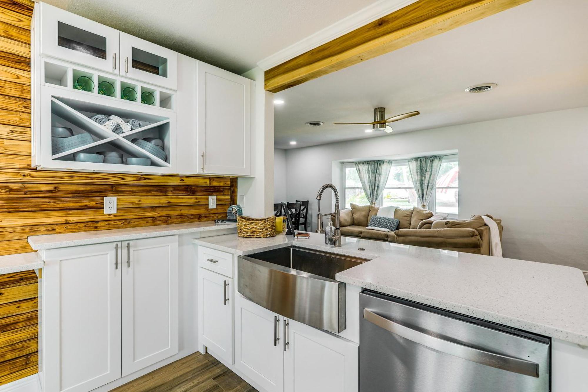 Pet-Friendly Cocoa Beach Home Walk To Beach! 외부 사진