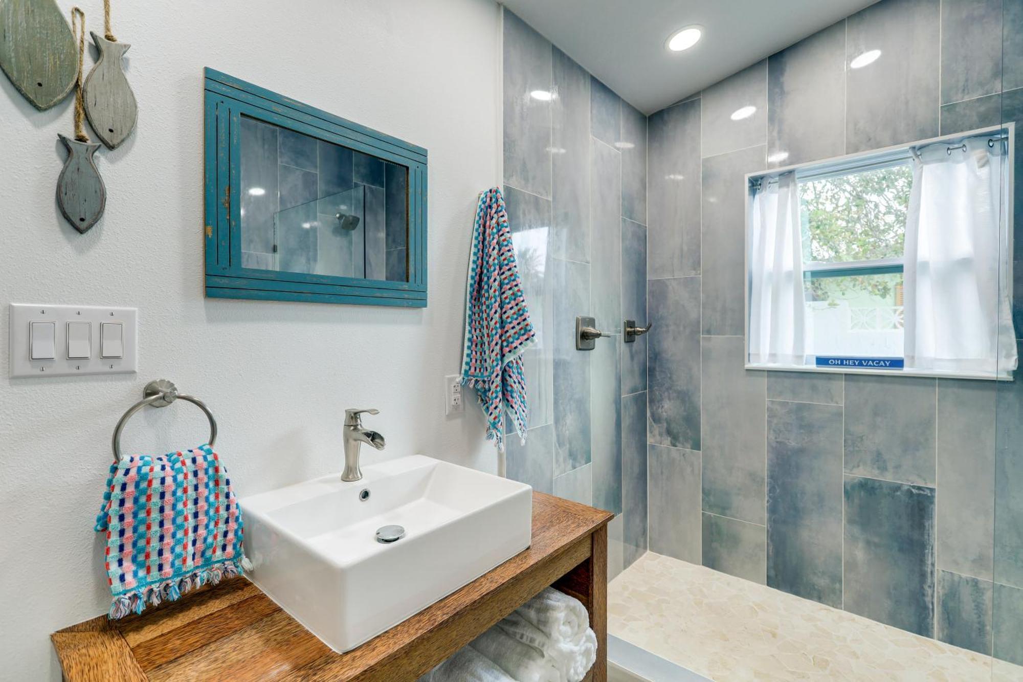Pet-Friendly Cocoa Beach Home Walk To Beach! 외부 사진