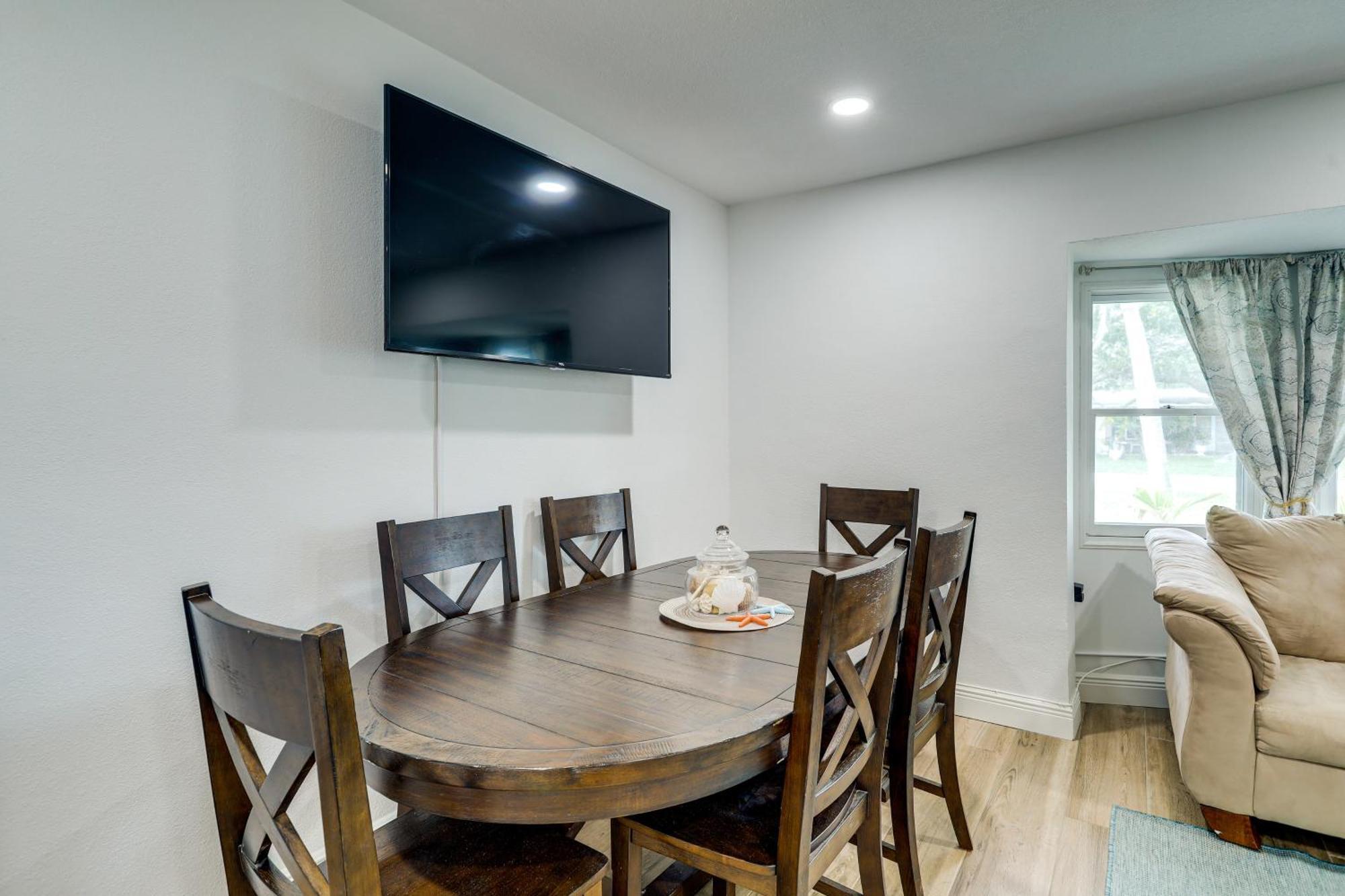 Pet-Friendly Cocoa Beach Home Walk To Beach! 외부 사진