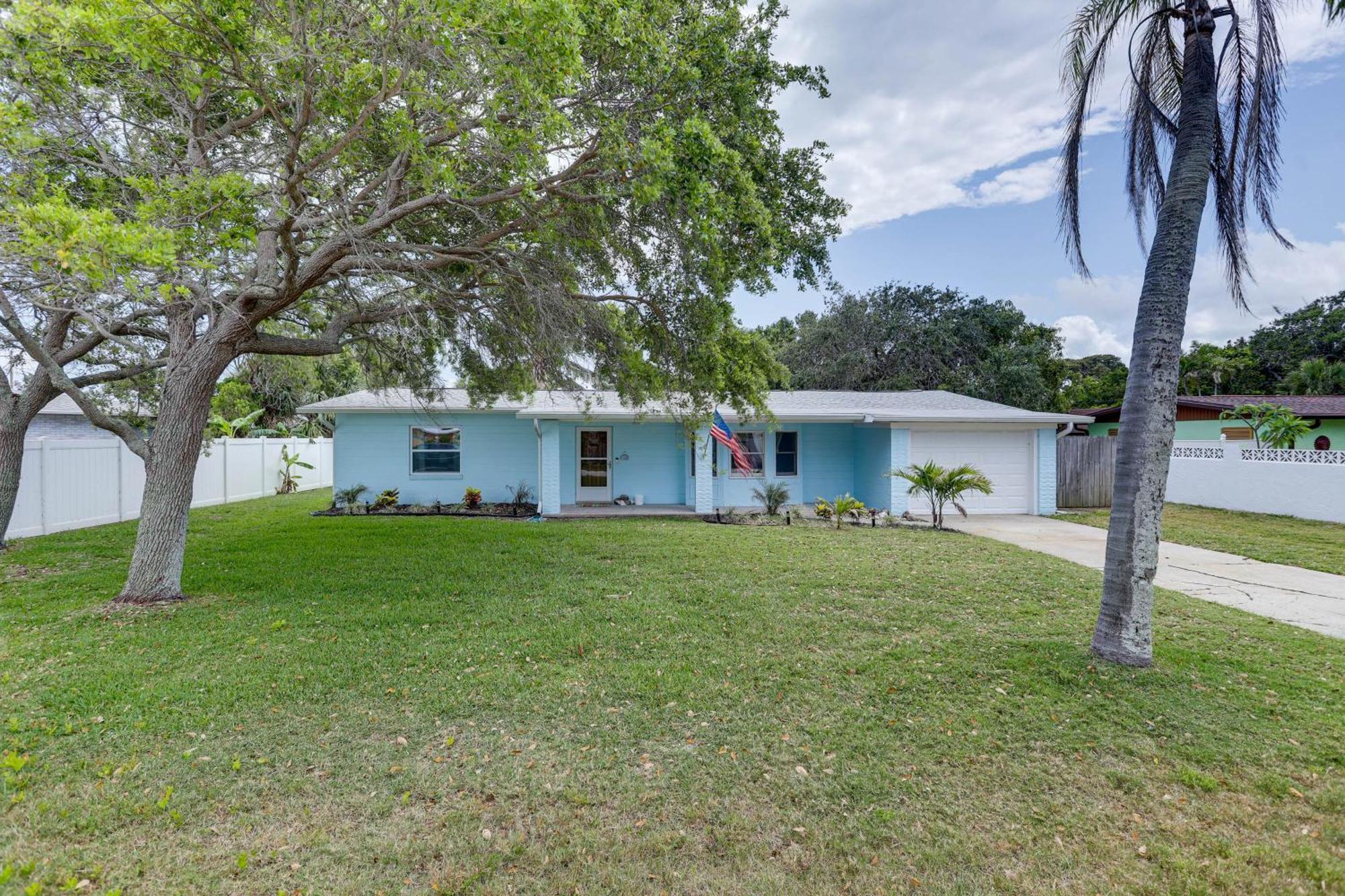 Pet-Friendly Cocoa Beach Home Walk To Beach! 외부 사진